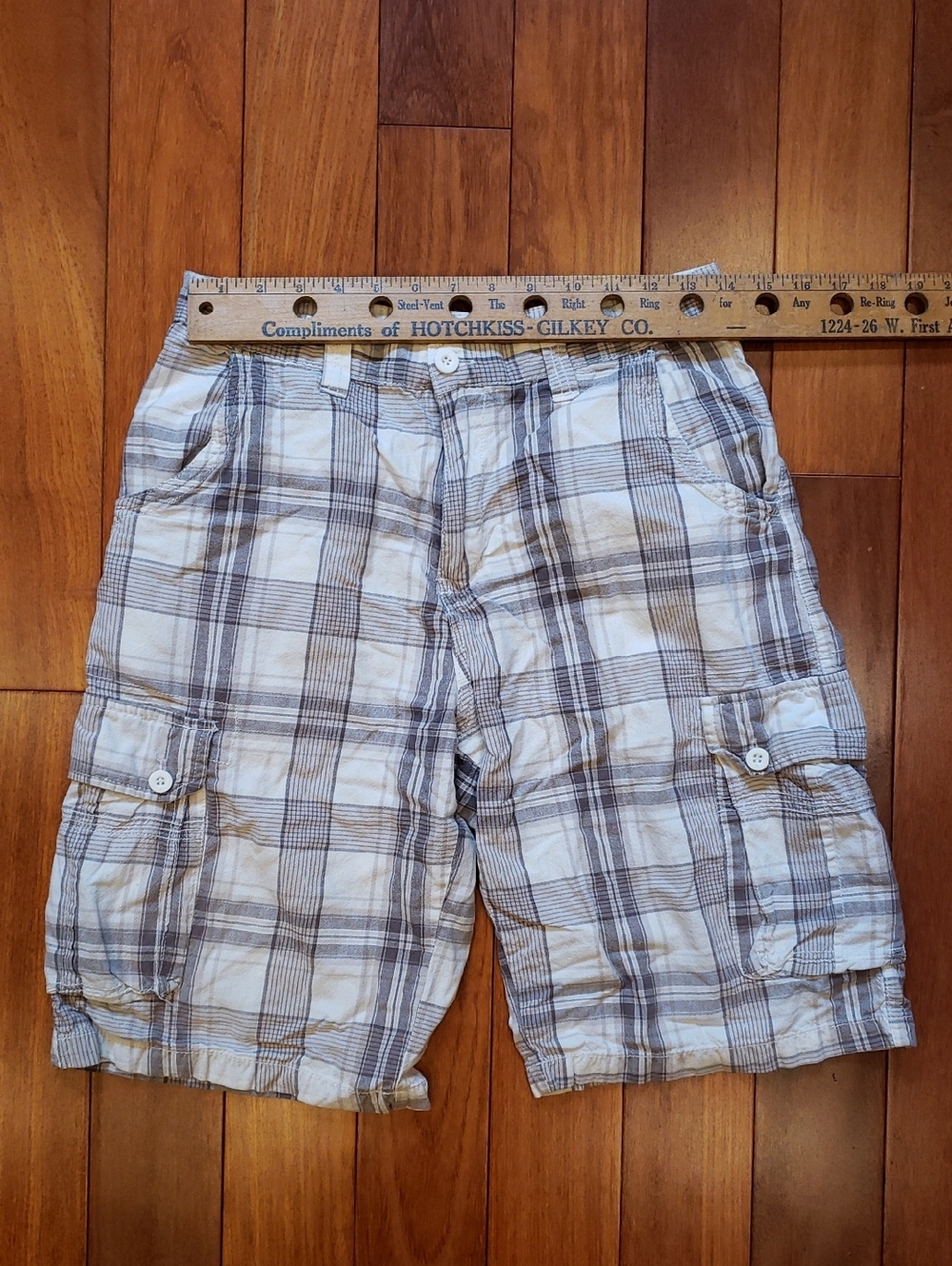 Airwalk Men's 30 plaid cargo shorts, Cotton. 9.5" - Picture 3 of 9